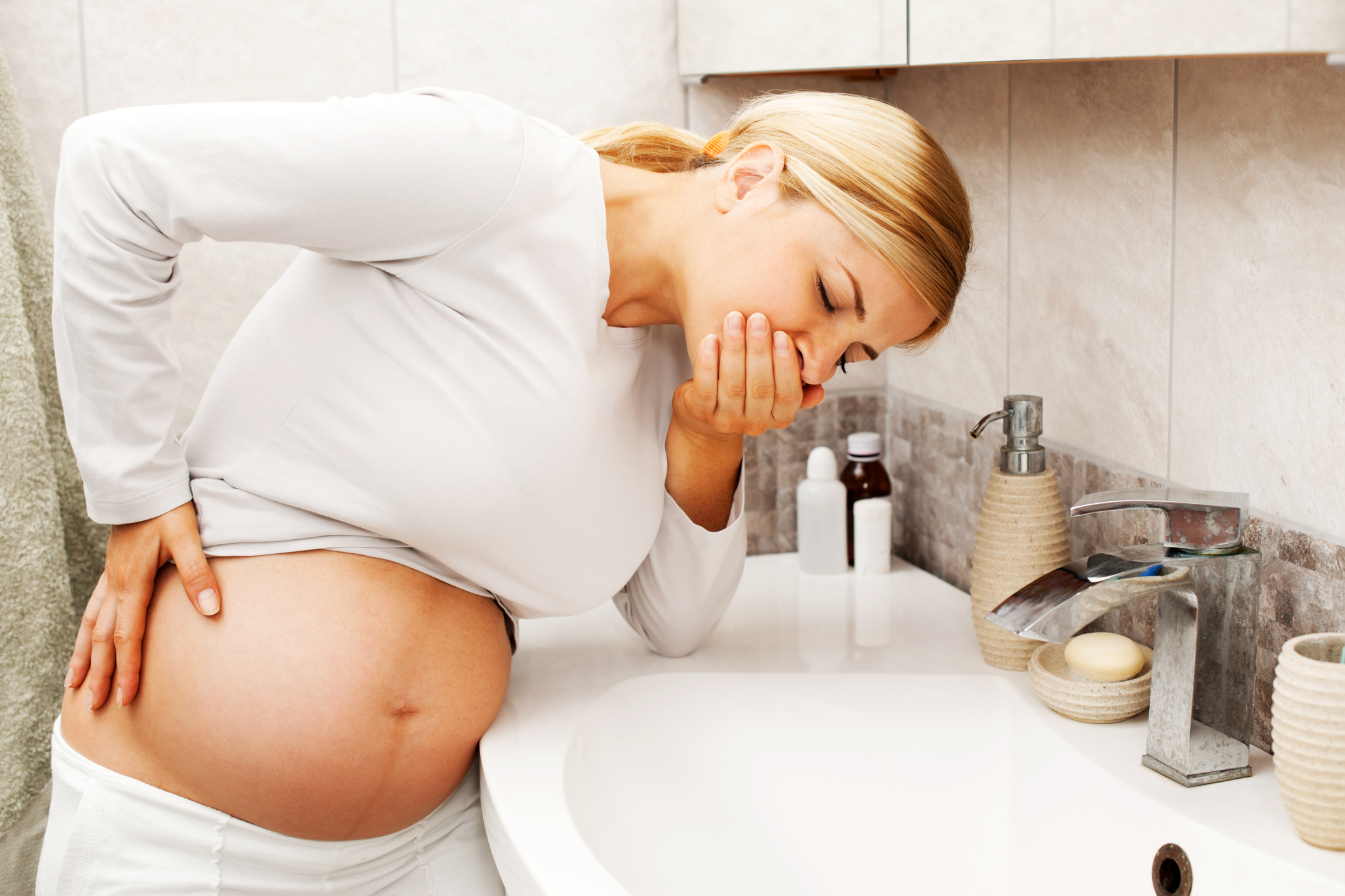 Diagnosis and treatment of vomiting of pregnant women (early toxicosis)